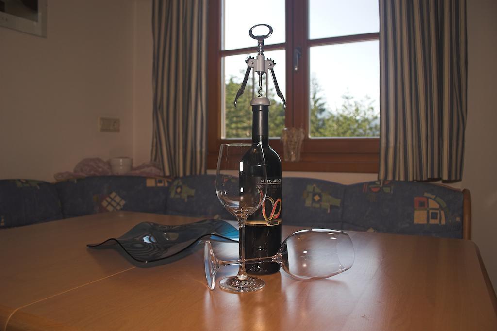 Apartments Dilln Guetl Тирес Стая снимка