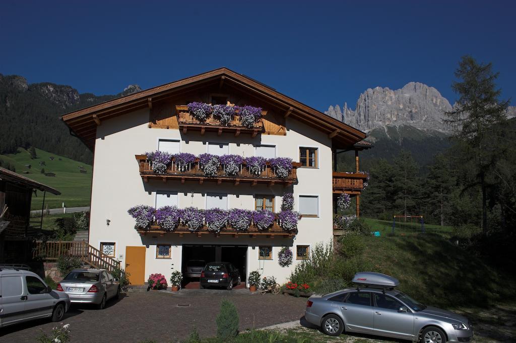 Apartments Dilln Guetl Тирес Екстериор снимка