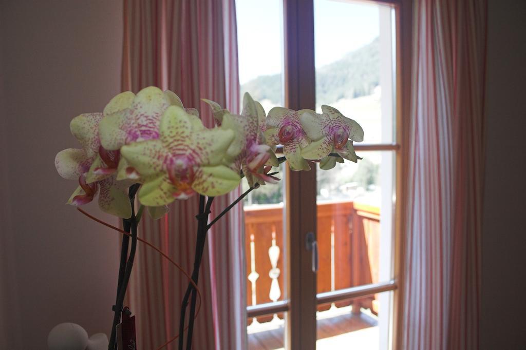 Apartments Dilln Guetl Тирес Стая снимка