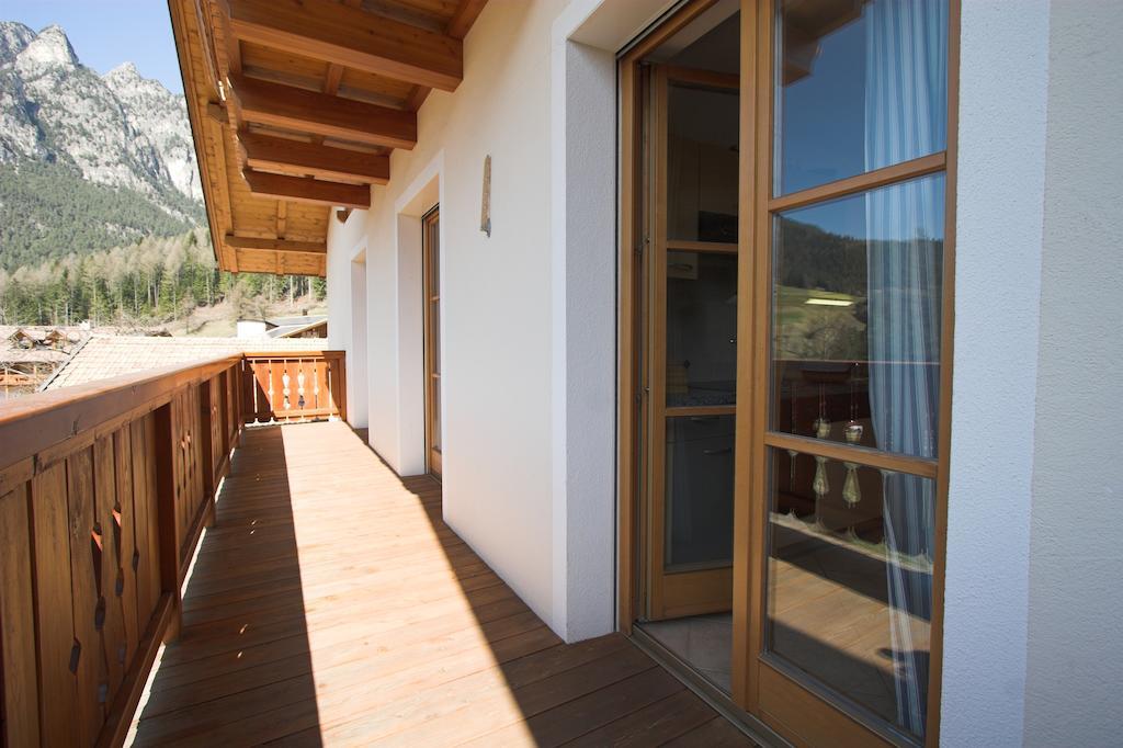 Apartments Dilln Guetl Тирес Стая снимка
