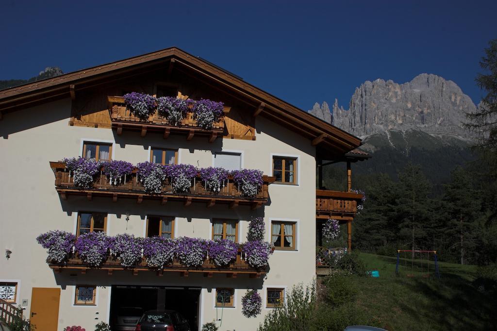 Apartments Dilln Guetl Тирес Екстериор снимка