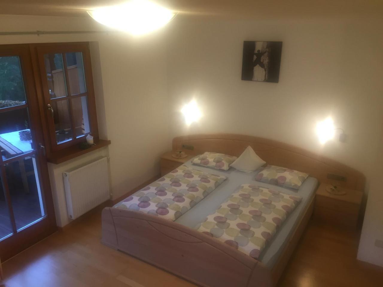 Apartments Dilln Guetl Тирес Екстериор снимка